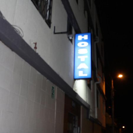 Julius Hostal, Desde Las 14 Horas Hasta 12 Del Mediodia Quito Dış mekan fotoğraf