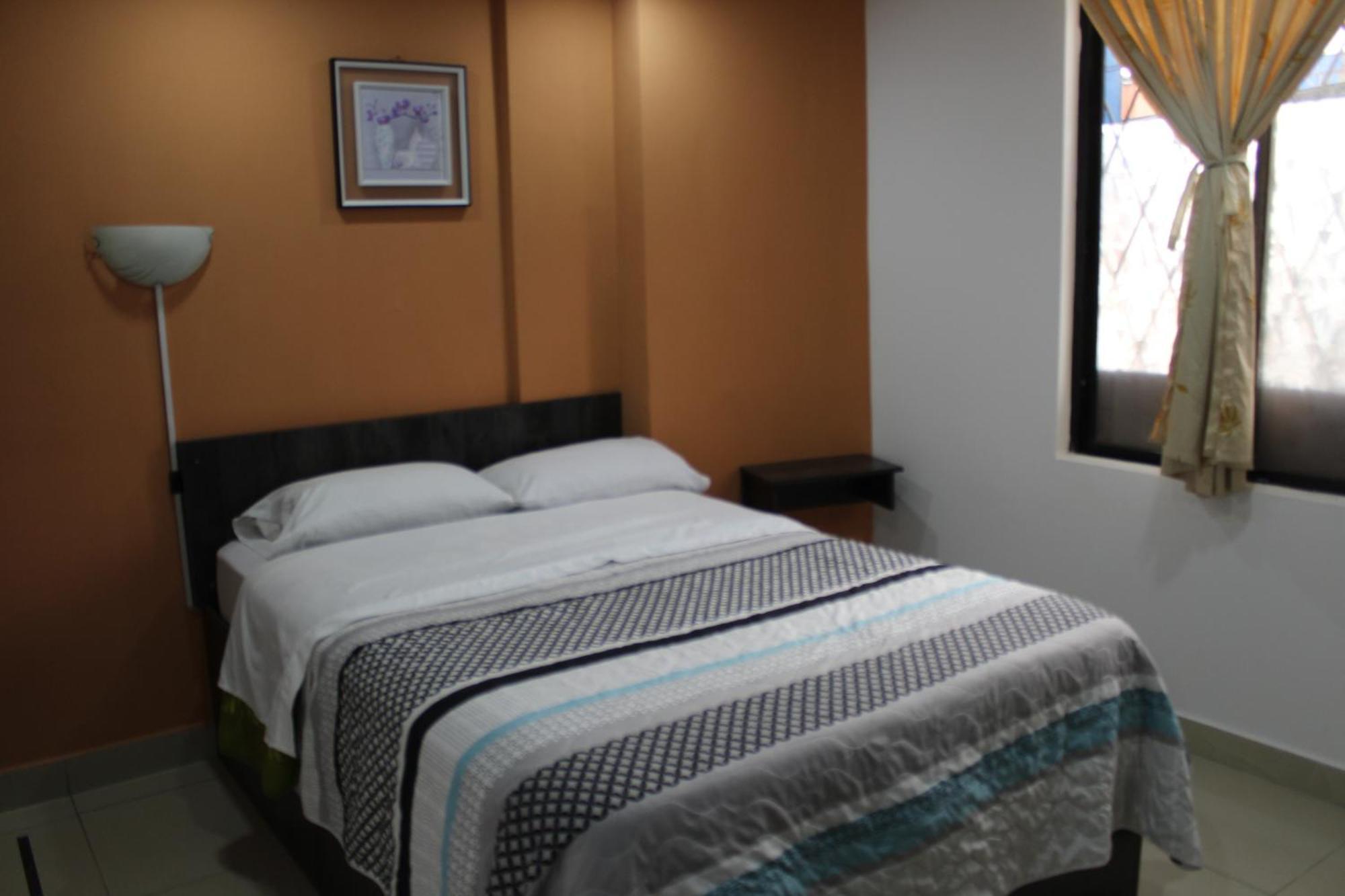 Julius Hostal, Desde Las 14 Horas Hasta 12 Del Mediodia Quito Dış mekan fotoğraf